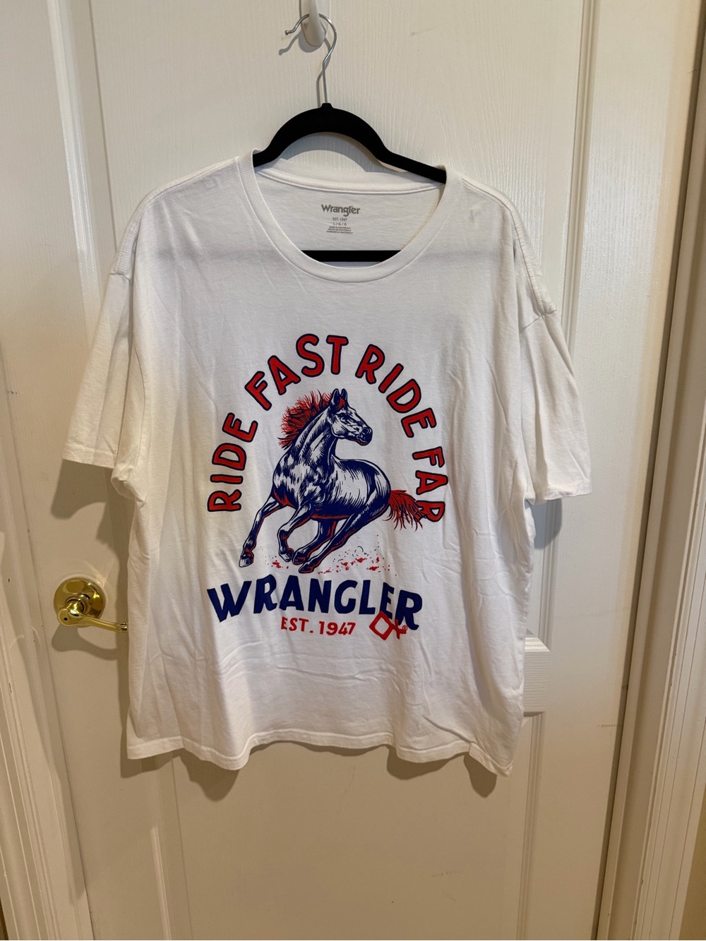 Boxy Wrangler Men’s White Graphic Tee - Red & Blue Horse Print